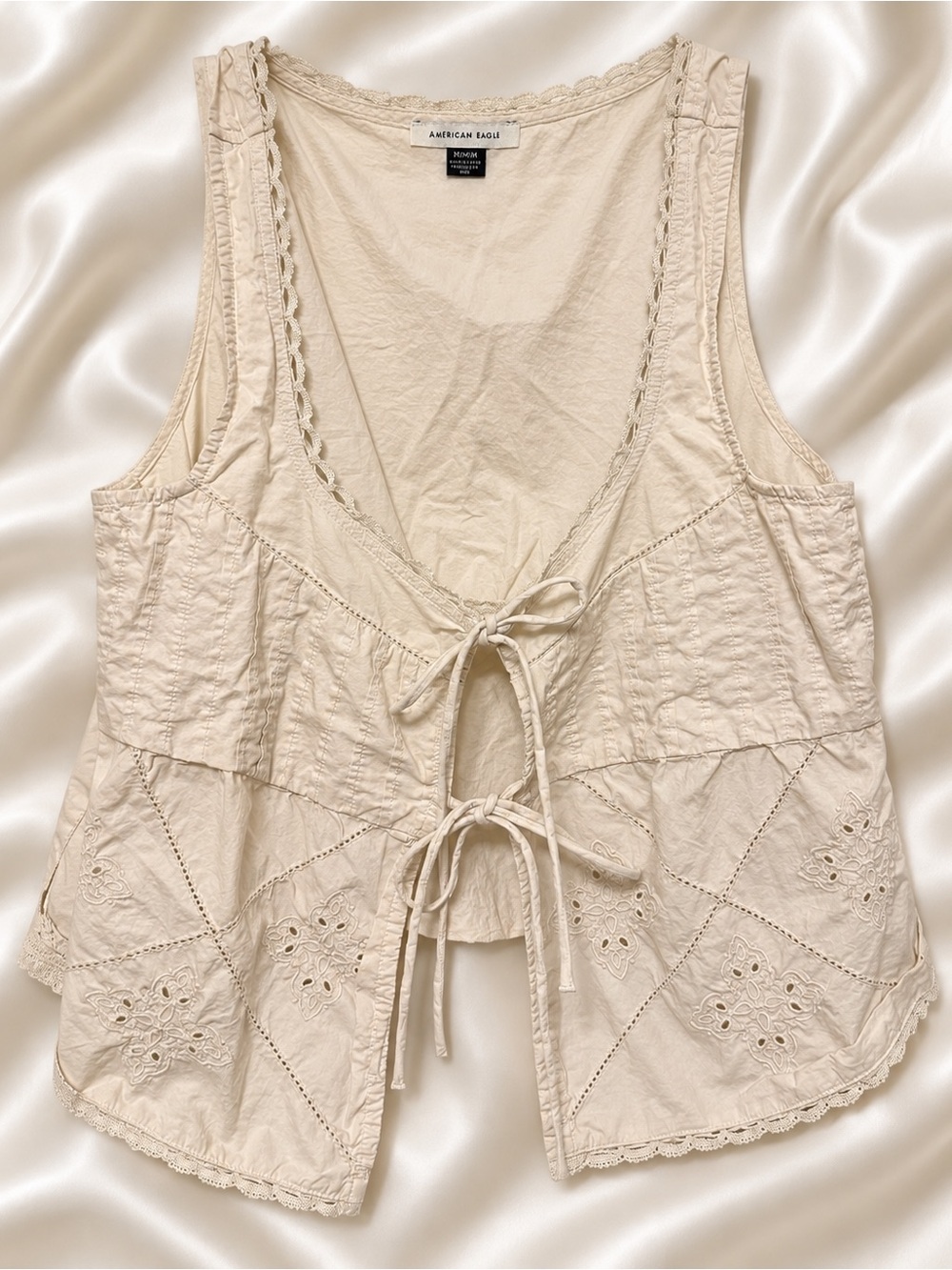 American Eagle Cream Eyelet Tie-Front Vest Top Women’s M